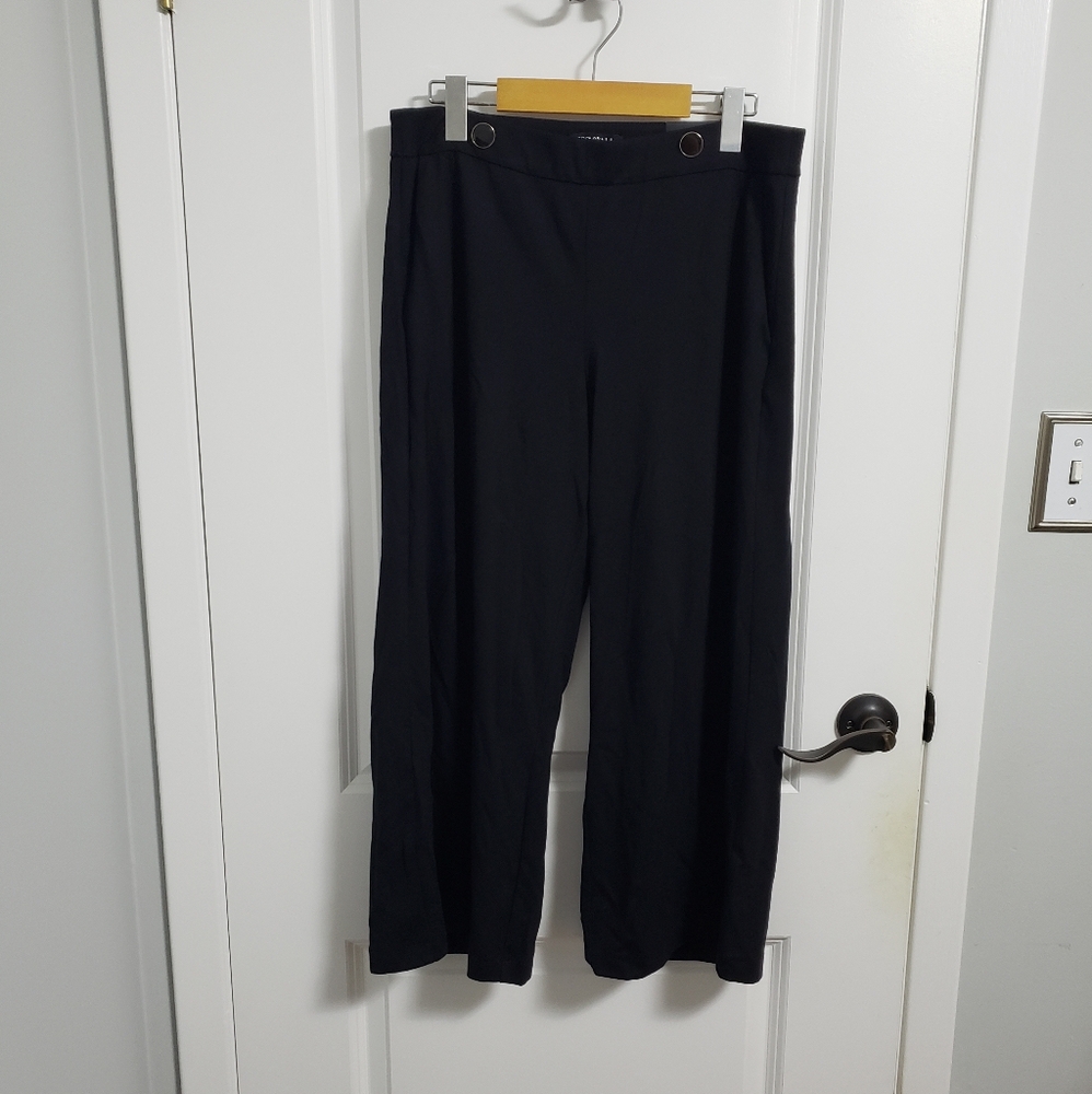 ROZ & ALI Black Cuolette Pants